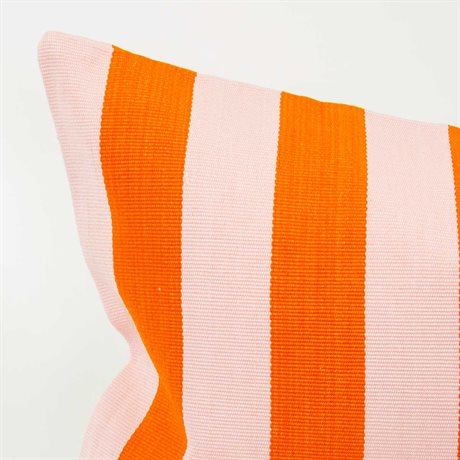 Oranssi raidallinen tyynynpäällinen 30x50